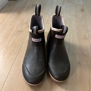 Men’s Xtratuf 6in Ankle Deck Boot size 9
